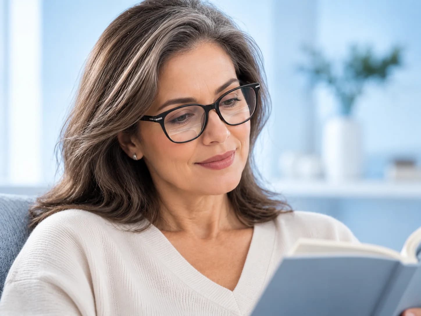 Bifocal lenses with distance and near zones